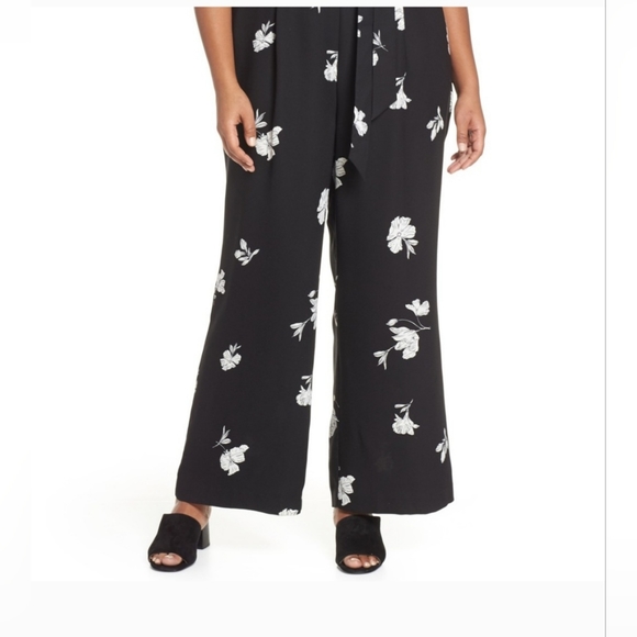 Vince Camuto Tossed Flowers Black White Floral printed Elbow Sleeve Jumpsuit 14 - Picture 5 of 15